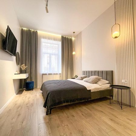 Апартаменти На Менцинського 6 Lviv Buitenkant foto
