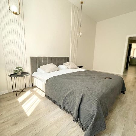 Апартаменти На Менцинського 6 Lviv Buitenkant foto